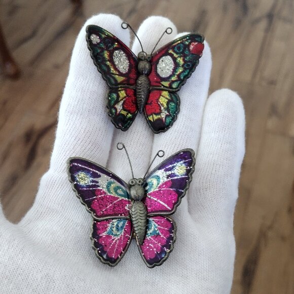 Five Vintage Brightly Colored Metal Butterflies Magnets - Picture 5 of 9